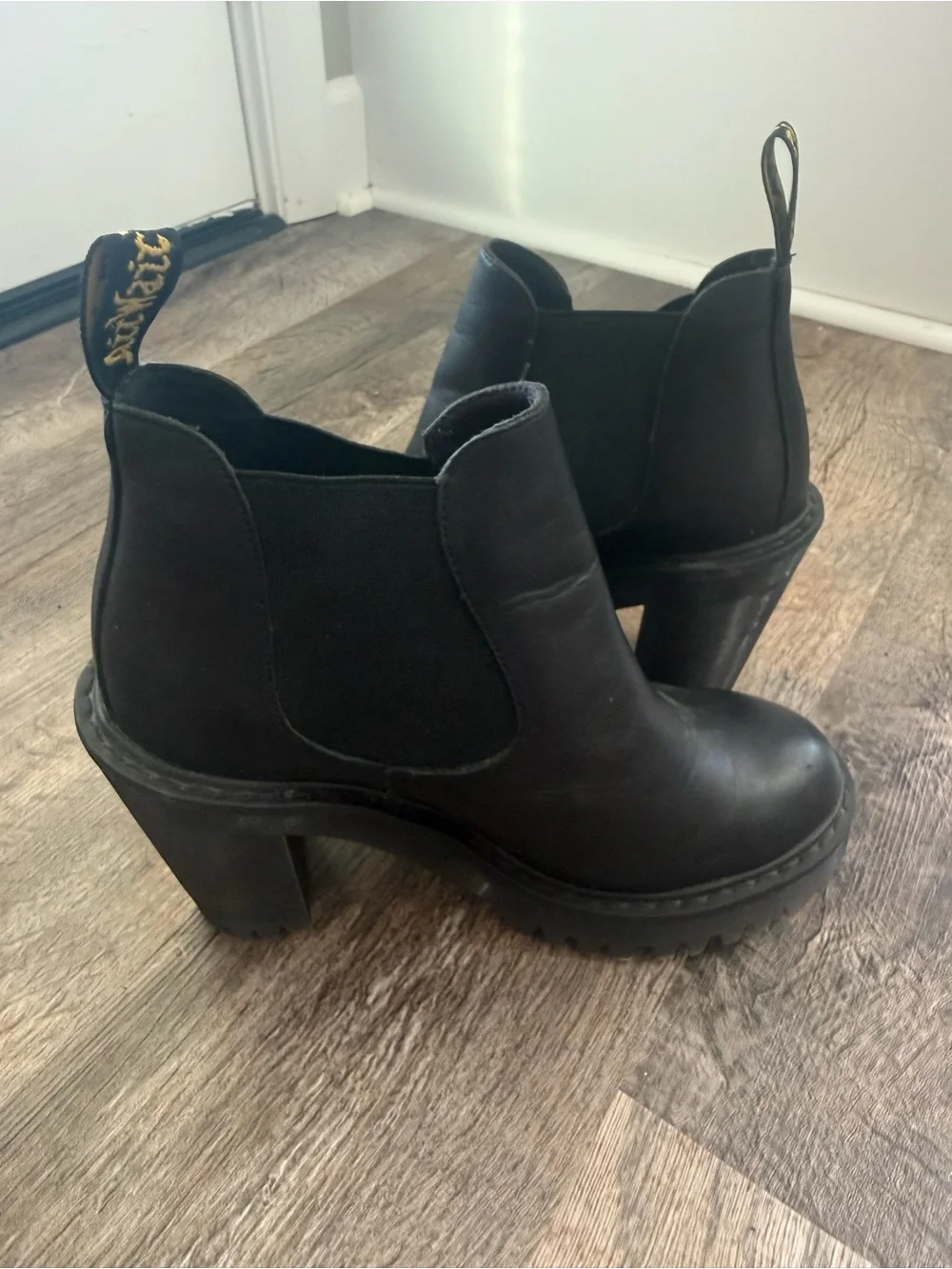 Dr. Martens Hurston Women’s Black Leather Chelsea Ankle Boots Round Toe US 7